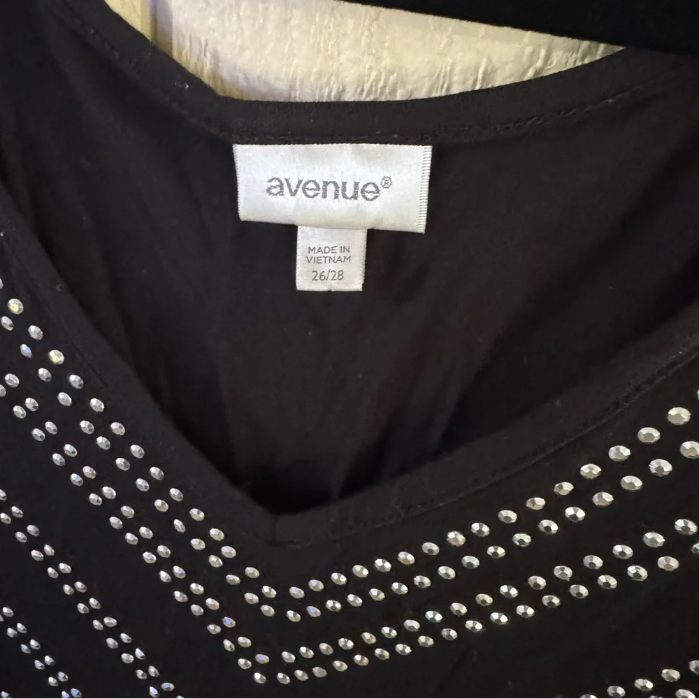 Avenue Plus Size 26/28 Black and White Chevron Studded Tank Top - Picture 3 of 5